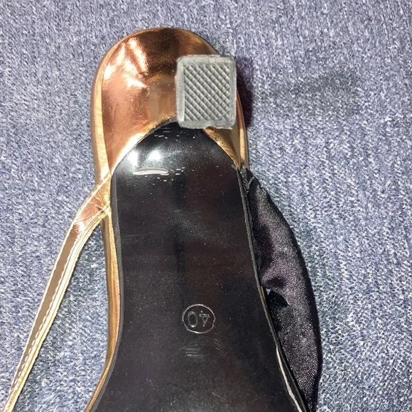 Zara Elegant Gold and Black Heels - Picture 4 of 5